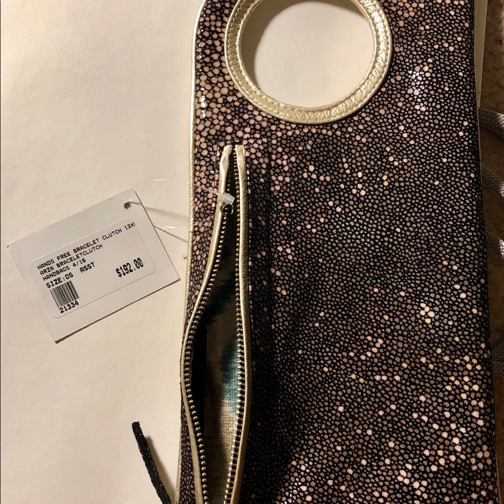 Arza Hands-Free Bracelet Clutch in Stingray, Black